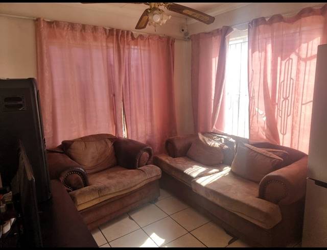 3 BEDROOM HOUSE FOR SALE IN STRETFORD